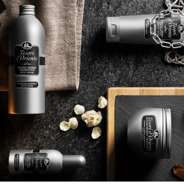 Tesori d’Oriente Moschio Bianco Metal Box Gift Set -EDT 100ml, Bath Cream 500 ml & Shower Cream 250ml (3) Tesori d’Oriente Moschio Bianco Metal Box Gift Set -EDT 100ml, Bath Cream 500 ml & Shower Cream 250ml