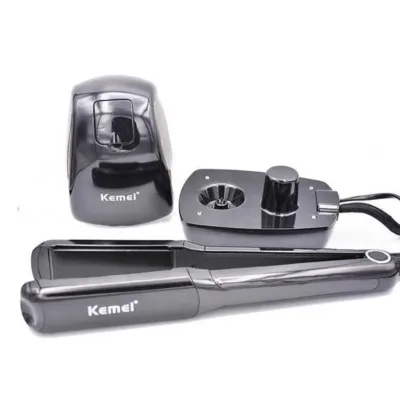 (από 150C έως 230C). Ο ατμός προστατεύει την τρίχα από τη θερμότητα και την αφήνει ενυδατωμένη και λαμπερή για μεγάλο χρονικό διάστημα. Χαρακτηριστικά: Ρυθμιζόμενη θερμοκρασία, ώστε να προσαρμόζεται στις απαιτήσεις των διαφορετικών τύπων μαλλιών & στους διαφορετικούς βαθμούς ευαισθησίας τους Ταχύτερο κατά 50% ίσιωμα σε σχέση με τα συμβατικά σίδερα ισιώματος Ρύθμιση ροής ατμού για άριστη προσαρμογή στους διάφορους τύπους μαλλιών Αυτόματη διακοπή λειτουργίας της συσκευής μετά από μία ώρα Σταθερή και συνεχής ροή ατμού σε όλο τα μήκος των μαλλιών Ψηφιακή οθόνη ένδειξης θερμοκρασίας